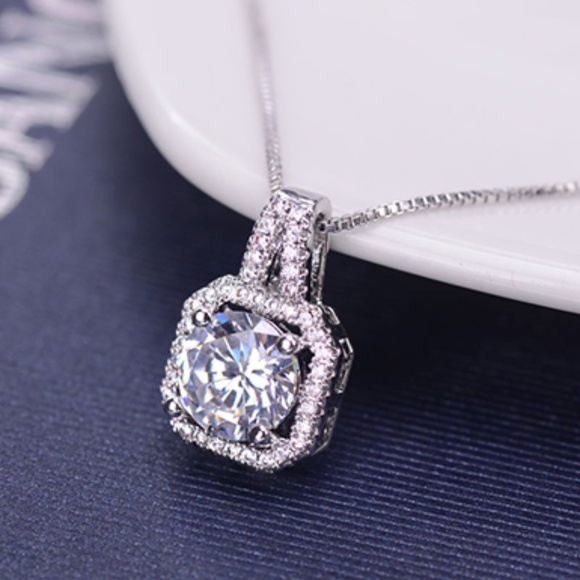 Jewelry - Womens Brilliant Gem Pendant necklace